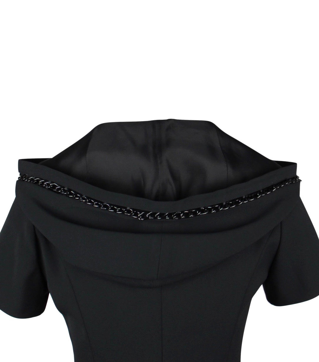 Abnehmbarer Multiplyfashion Kapuzenkragen in schwarz auf A-Linien Kleid von Hinten.