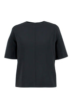 Schwarzes Multiplyfashion Shift Oberteil mit überschnittener Schulter und 3/4 Arm aus Viskose-Mischgewebe mit Rundhalsausschnitt.